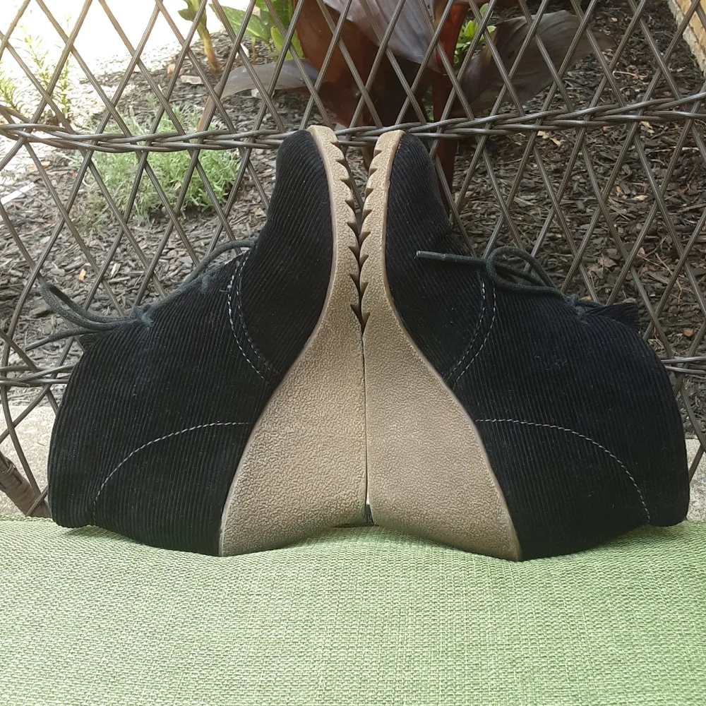 Big Budda Utah Wedge Bootie Size 8.5.